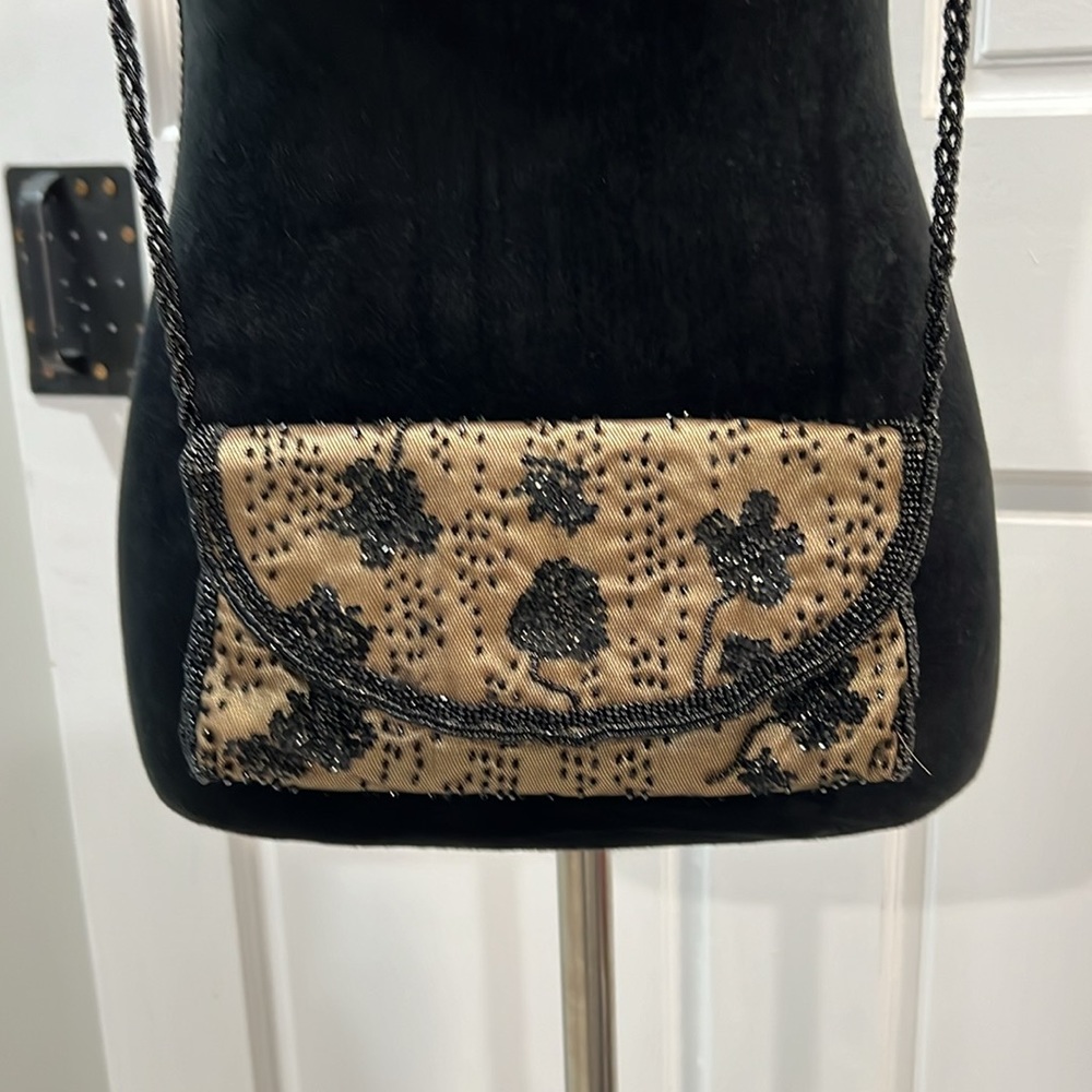 Vintage fully beaded La Regale Crossbody excellent condition